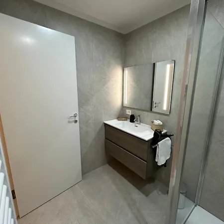 Homesix * Milan